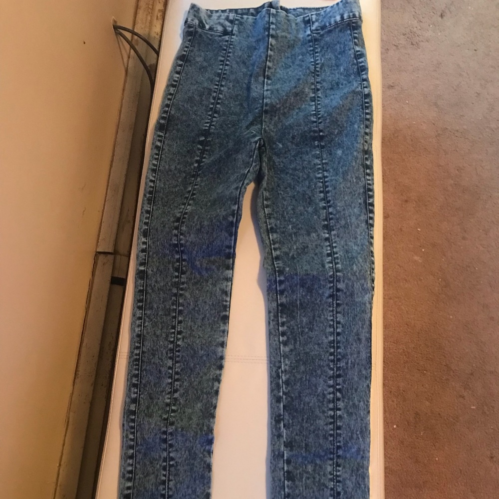 Slim fit stretch jeans with zipper in back